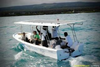 Lancha solar impulsada con energía fotovoltaica Galapagos Islas