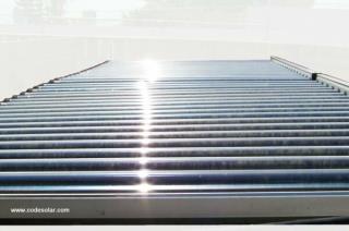 aneles solares termicos con tubos de vacio para agua caliente en casa particular